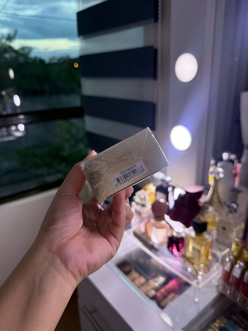 Dior Prestige Foundation (Category: Makeup) located in Cavite. Submitted by rexiedebelen (Listing ID 1468418427, Image 3). Description: Shade 1N with brush .