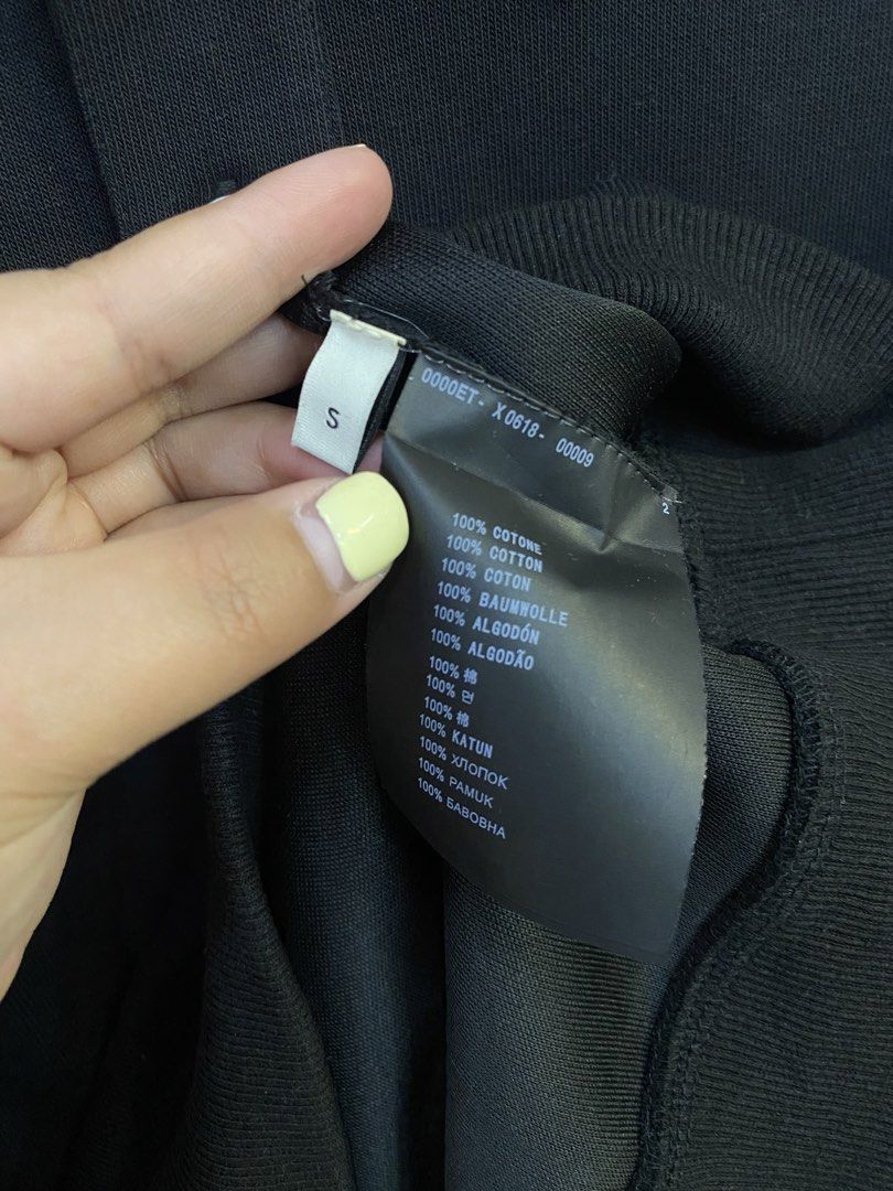 DIORxSTONE ISLAND (Category: Luxury Apparel) located in Baguio. Submitted by lairdegawd_06 (Listing ID 1468462743, Image 3). Description: Dimes-24.5x26 S-M Excellent condition 10/10 color rate No flaw Complete tags Check photos for more details.