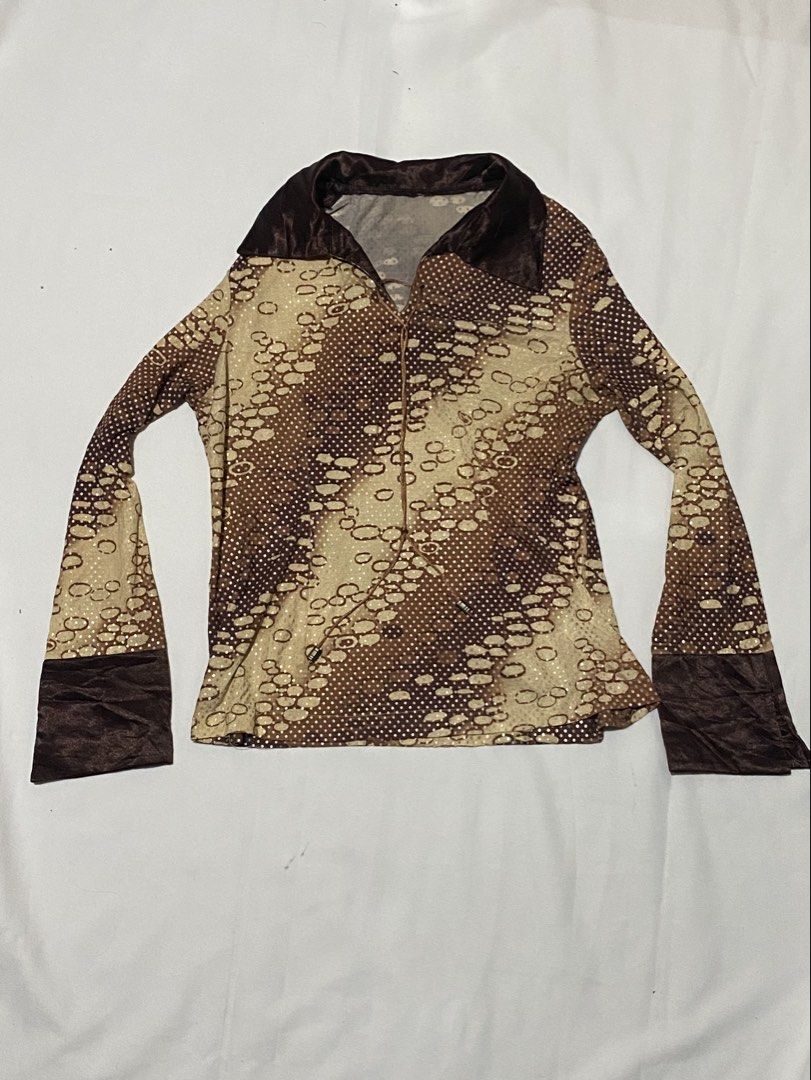 Disco Brown Printed Polo (Category: Tshirts & Polo Shirts ) located in Makati City. Submitted by weirdshopping (Listing ID 1468294234, Image 2). Description: Selling pre-loved clothes! DETAILS: ~ All items are in good condition. - BRANDED - All clothes are sanitized before delivery. ~ Mode of Payment: Cash & Gcash - Available for delivery c/o by costumer: Lalamove, Grab, Angkas ~ Location: Guadalupe Viejo, Makati ~ FOR meet up, pick up, & deliver