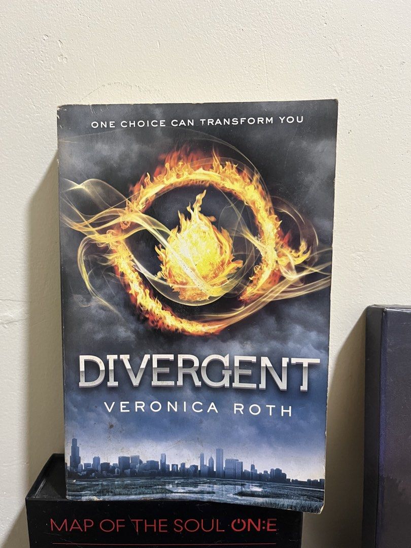 DIVERGENT SERIES (Category: Storybooks) located in Pasig City. Submitted by vantaeh0013 (Listing ID 1468433696, Image 1). Description: SOLD AS SET mop: maribank mod: jnt / lalamove loc: pinagbuhatan, pasig no cancellation strictly payo x sensitive negotiable, specially if will buy multiple .