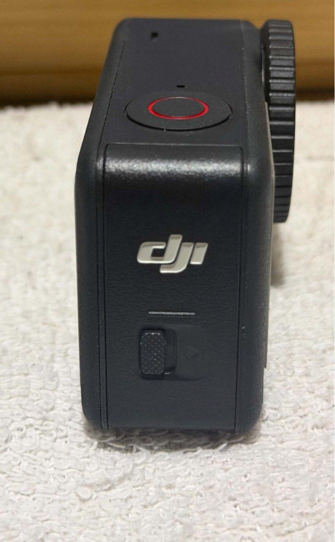 DJI Osmo Action 6 Adventure Combo (Category: Cameras) located in Caloocan City. Submitted by chanmander (Listing ID 1468364663, Image 3). Description: - Model: DJI Osmo Action 6 (Compact black body with rugged finish) - Video Quality: Shoots up to stunning 4K resolution - Displays: Dual screens (front and back for easy framing) - Optics: 1/1.3" sensor with a wide 155-degree field of view - Controls: Tactile top record button and side quick-switch