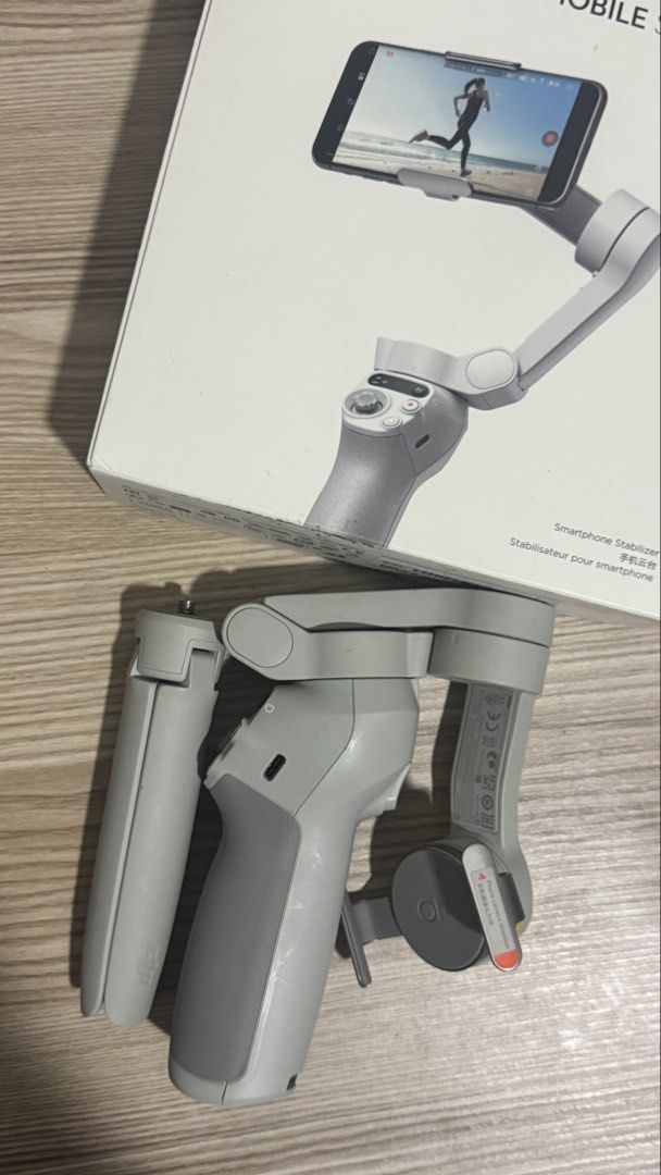 DJI Osmo Mobile SE Smartphone Stabilizer (Category: Gimbals & Stabilizers ) located in Mandaluyong City. Submitted by kimkhaye14 (Listing ID 1468390334, Image 3). Description: - Item: DJI Osmo Mobile SE Phone Gimbal - Condition: Barely used, basically untouched and like new - Key Features: Professional stabilization for smooth videos, quick magnetic mount setup - Ideal For: Vlogging, mobile cinematography, and content creation - Inclusions: Mini 