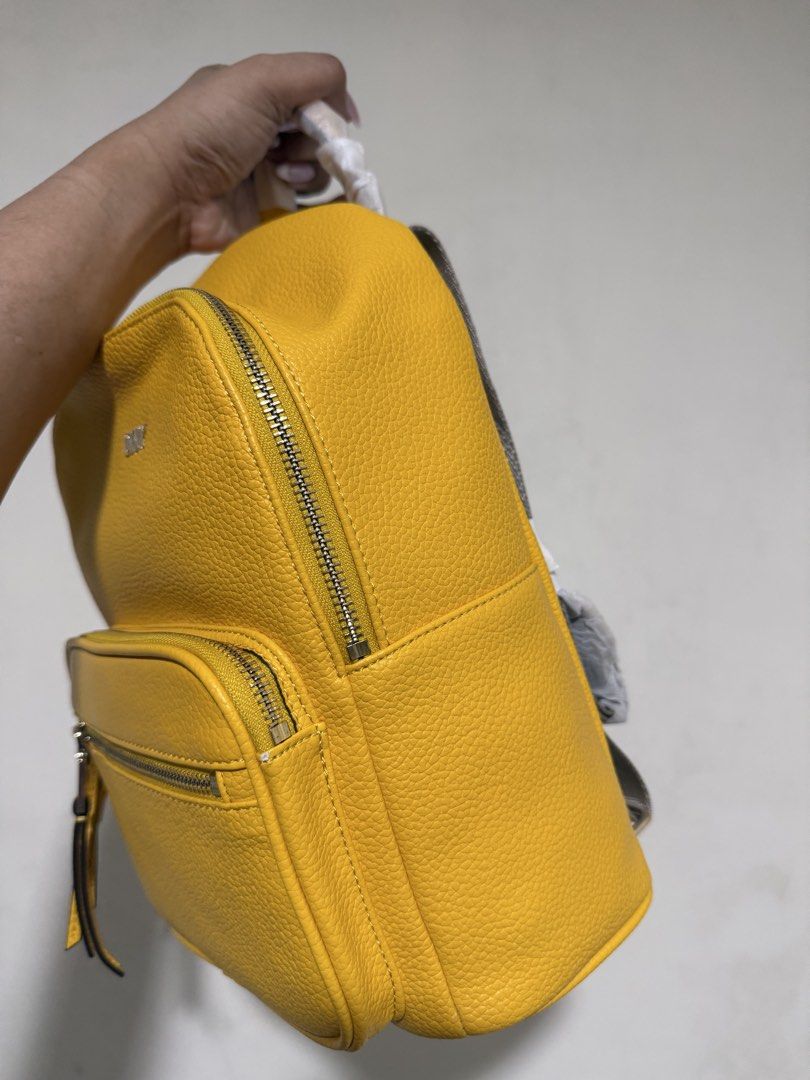 DKNY MEDIUM BACKPACK (Category: Backpacks) located in San Fernando. Submitted by annieprelovedshop (Listing ID 1468384836, Image 3). Description: .