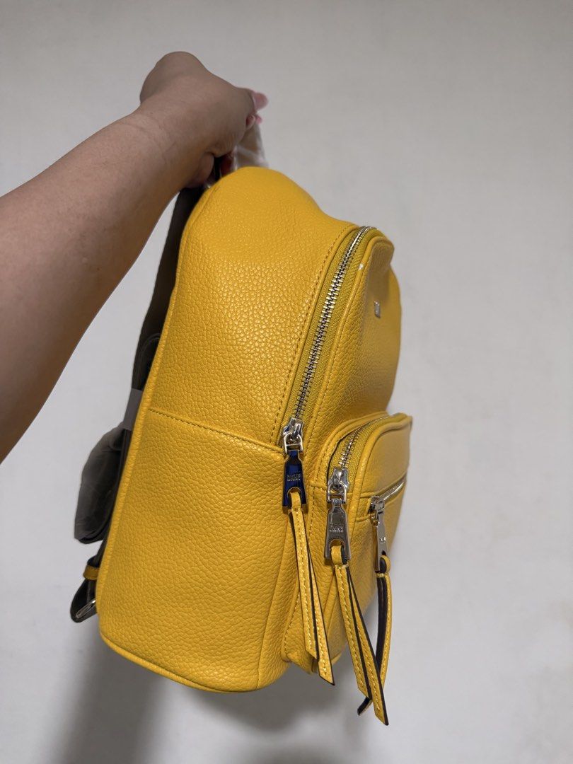 DKNY MEDIUM BACKPACK (Category: Backpacks) located in San Fernando. Submitted by annieprelovedshop (Listing ID 1468384836, Image 2). Description: .