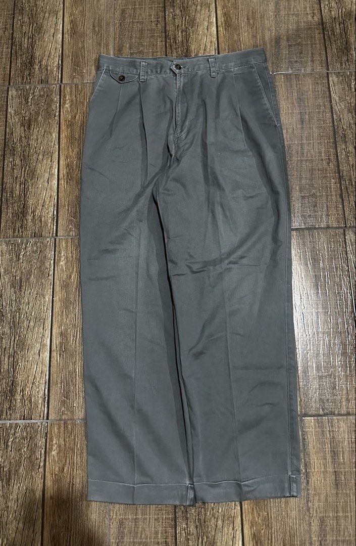DOCKERS GREY PANTS (Category: Chinos) located in Manila. Submitted by urban-vintage_2 (Listing ID 1468463938, Image 1). Description: ISSUE: NONE ( NEED WASH ) MOP :GCASH ( NO COD ) SHIP VIA : LALAMOVE & J&T LOCATION : PASIG CITY LENGTH : 41 WIDTH : 34 HEM : 9.
