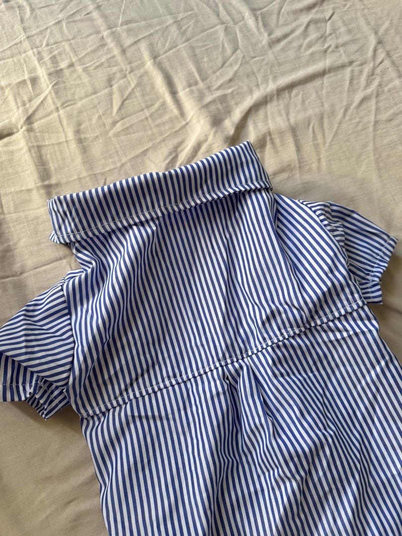 Dog Polo Shirt and Tshirt (Category: Homes & Other Pet Accessories) located in Mandaluyong City. Submitted by uol77 (Listing ID 1468336631, Image 2). Description: Buy 2dog clothes for 200.00 (hindi na gamit ksi hindi nagkasya) Polo shirt with bow tie Neck-37cm L-45cm Bust-57cm Tshirt football L-44cm Bust-57cm Neck-36cm.