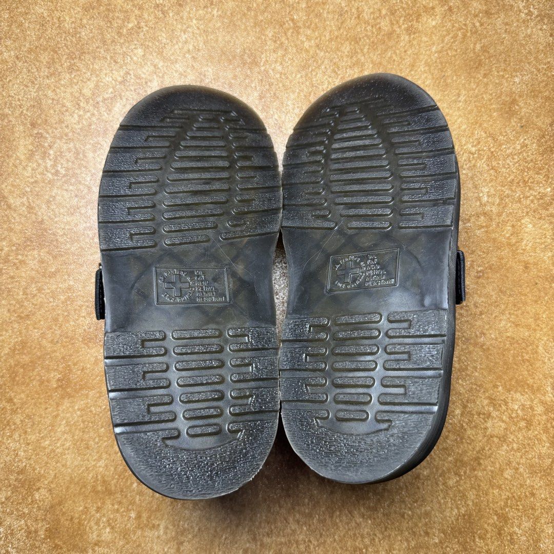 DR. MARTENS CLOGS (Category: Slippers and slides) located in Panabo. Submitted by shoerarefinds (Listing ID 1468304956, Image 2). Description: Dr. MÂŘȚĚÑŠ ÇŁÓĞS SIZE: CM 23.5 / EURO 36 / US 6 Excellent Condition, can fit to size 37 LOCATION: PANABO CITY, DAVAO DEL NORTE, 8105 2100 FREESHIPPING.