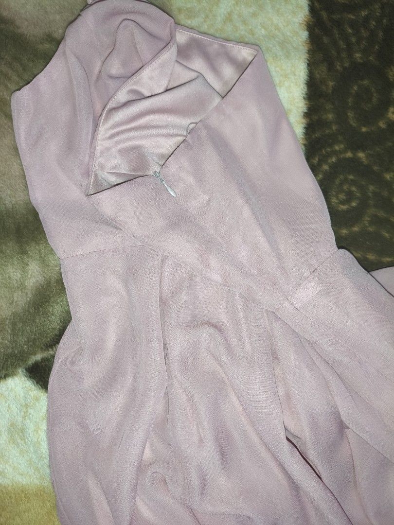 Dusty pink single-strap evening dress (Category: Evening dresses & gowns) located in Mandaluyong City. Submitted by unorthodoxy (Listing ID 1468398495, Image 2). Description: - Worn once (wedding), still in good condition, minor issue is uploaded - For a 5'3 height, it’s floor length - Can provide actual image of how it is when worn - BODYCON, dark/wine red in color, one-side longsleeves - Evening dress, SINGLE-STRAP, zipper on the side, chiffon 