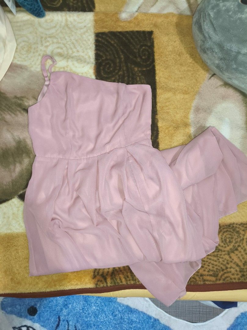 Dusty pink single-strap evening dress (Category: Evening dresses & gowns) located in Mandaluyong City. Submitted by unorthodoxy (Listing ID 1468398495, Image 1). Description: - Worn once (wedding), still in good condition, minor issue is uploaded - For a 5'3 height, it’s floor length - Can provide actual image of how it is when worn - BODYCON, dark/wine red in color, one-side longsleeves - Evening dress, SINGLE-STRAP, zipper on the side, chiffon 