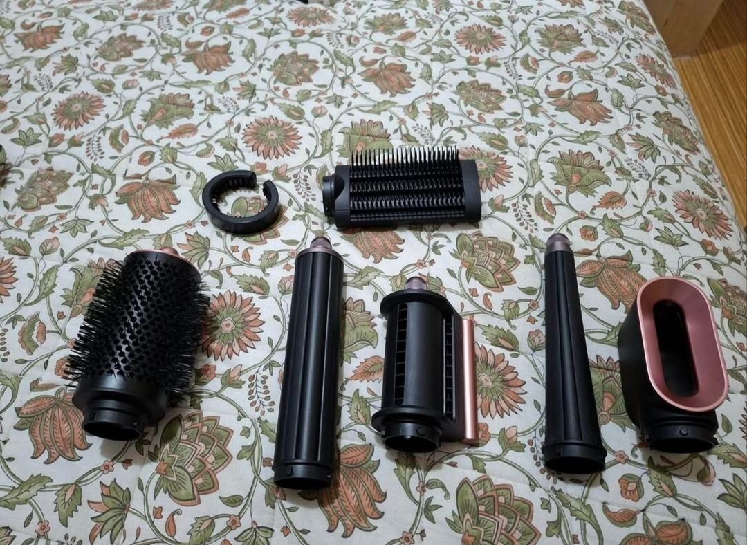 Dyson Airwrap id curl ceramic pink complete attachments (Category: Hair) located in Calamba. Submitted by alynsj (Listing ID 1468485205, Image 2). Description: No hard case Complete attachments No issue Pick-up or meet ups calamba Ship via lalamove or LBC Rfs short hair.