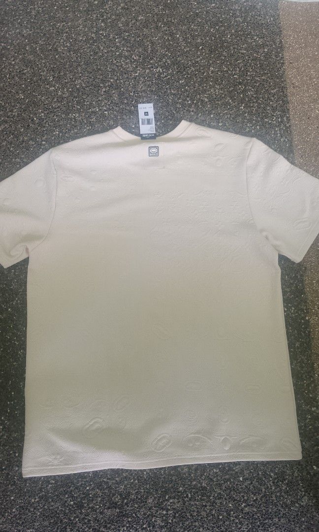 Ecko embossed design tee (Category: Tshirts & Polo Shirts ) located in Oas. Submitted by yortzzz (Listing ID 1468431658, Image 2). Description: no issue! bago pa.