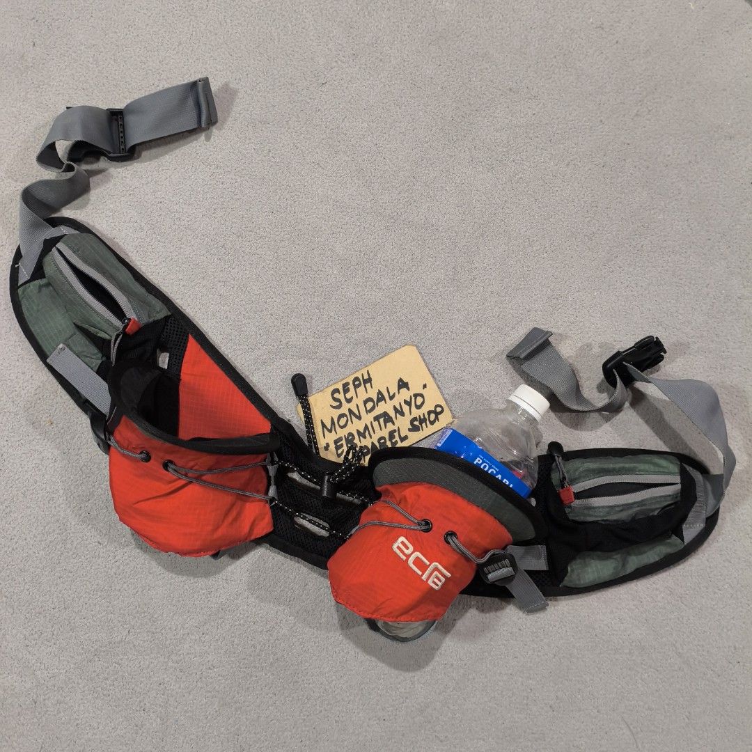 ECRB Hydration beltbag (Category: Belt bags, Clutches and Pouches) located in Calatrava. Submitted by ermitany0 (Listing ID 1468417455, Image 2). Description: ECRB Hydration beltbag very good condition location: Negros Occidental PM if interested 📩📩📩📩.