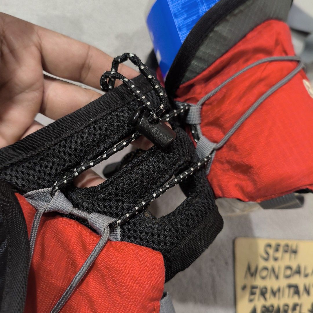 ECRB Hydration beltbag (Category: Belt bags, Clutches and Pouches) located in Calatrava. Submitted by ermitany0 (Listing ID 1468417455, Image 3). Description: ECRB Hydration beltbag very good condition location: Negros Occidental PM if interested 📩📩📩📩.