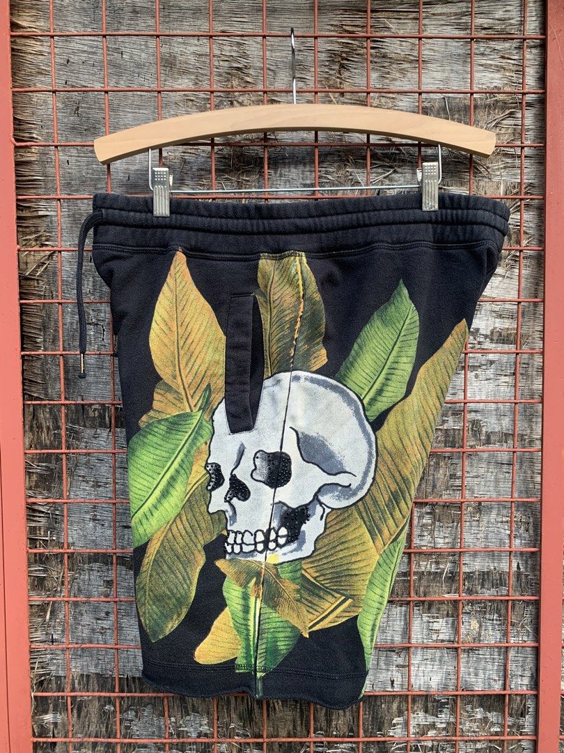 Ed Hardy skull Black Short (Category: Shorts) located in Valenzuela. Submitted by thriftpings0 (Listing ID 1468385953, Image 1). Description: Complete tags Excellent condition Dm for more details.