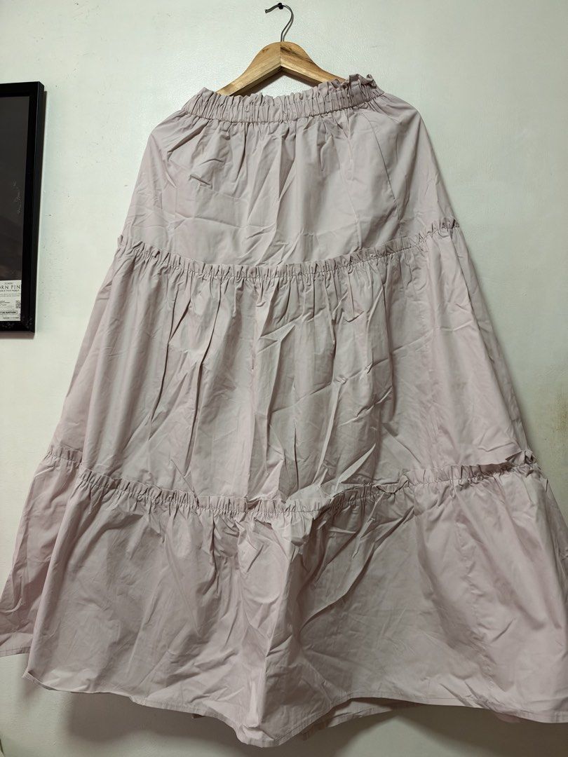 Editor's Market Long Skirt Bubble (Category: Skirts) located in Manila. Submitted by oggoodsph (Listing ID 1468332390, Image 1). Description: Medium - large Up to 32 waistline.