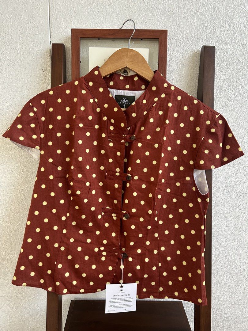 Elinora Dolly Cap Sleeve Top (Category: Blouses) located in Quezon City. Submitted by patvluspo (Listing ID 1468345784, Image 1). Description: It’s really pretty but it’s just not for my body type. I only purchased it online hence i was not able to fit the top. Original price: 2950.
