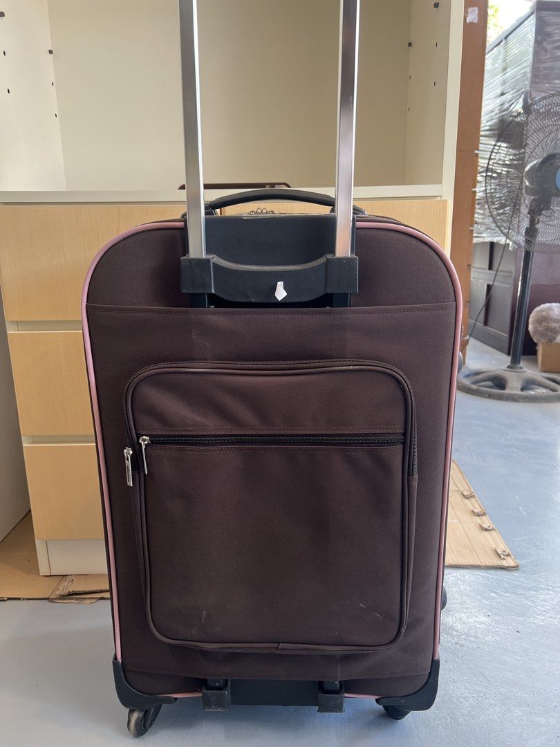 Ellesse Brown Rolling Luggage Suitcase (Category: Luggage) located in Antipolo. Submitted by patricesalle (Listing ID 1468307218, Image 2). Description: ellesse luggage 24 inches ok for check in baggage.