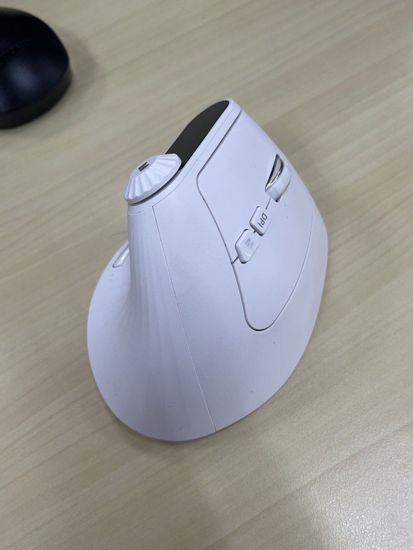 Ergonomic Vertical Wireless Mouse with Display Screen (Category: Mouse & Mousepads) located in Pasig City. Submitted by eggsfordinner (Listing ID 1468321394, Image 1). Description: - Color: Clean white - Ergonomic vertical design to reduce wrist strain - Built-in display screen at the top - Multiple side buttons with DPI adjustment and scroll wheels - Tested and working properly.
