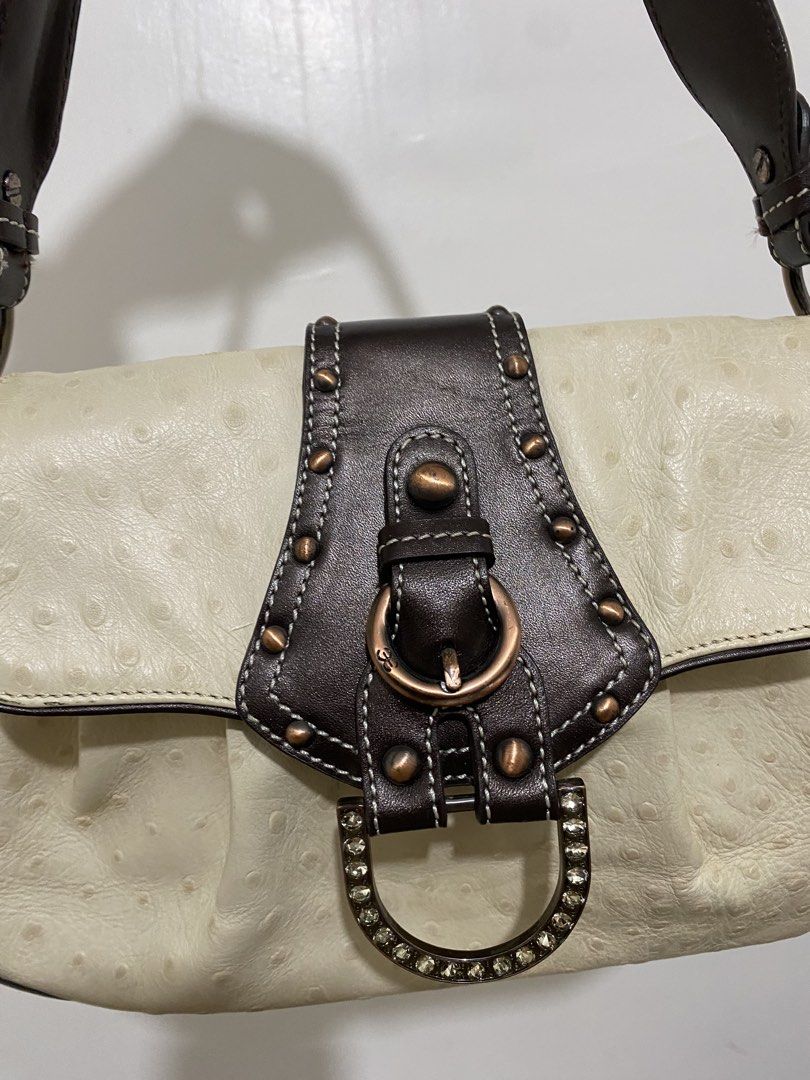 Esquire bag (Category: Shoulder Bags) located in Paete. Submitted by ladder_leynn (Listing ID 1468468603, Image 2). Description: negotiable price dm me for more details thank you!.
