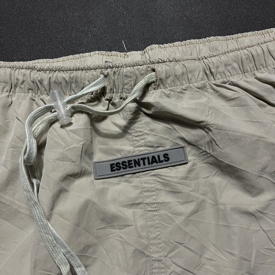 Essentials FOG Shorts (Category: Shorts) located in Moncada. Submitted by tishokthrift (Listing ID 1468422764, Image 3). Description: .