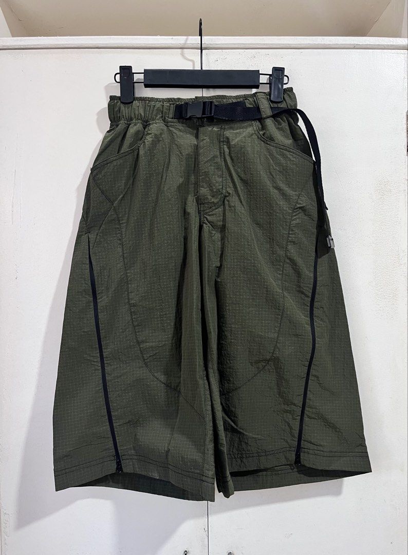 RUSH SALE! Extasis Army Green Expandable Long Shorts XS (Category: Shorts) located in Baguio. Submitted by lovelemons (Listing ID 1468293170, Image 1). Description: Extasis Army Green Expandable Long Shorts XS Fits Waist 25 Elasticated Waist Bought brand new.