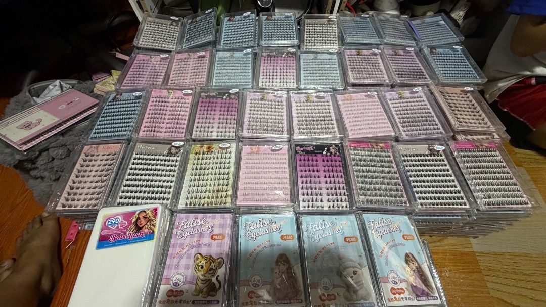 eyelash extension (Category: Makeup) located in Quezon City. Submitted by yukareshin (Listing ID 1468452055, Image 1). Description: 50 pesos each 100-300 pcs 45 pesos each 300-500 pcs 40 pesos each.