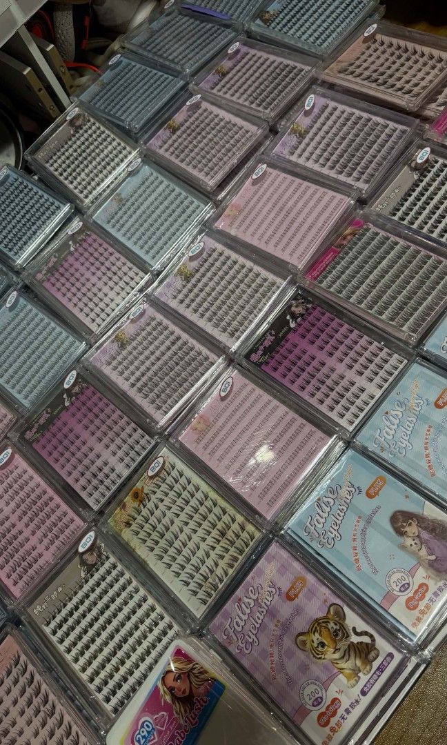 eyelash extension (Category: Makeup) located in Quezon City. Submitted by yukareshin (Listing ID 1468452055, Image 2). Description: 50 pesos each 100-300 pcs 45 pesos each 300-500 pcs 40 pesos each.