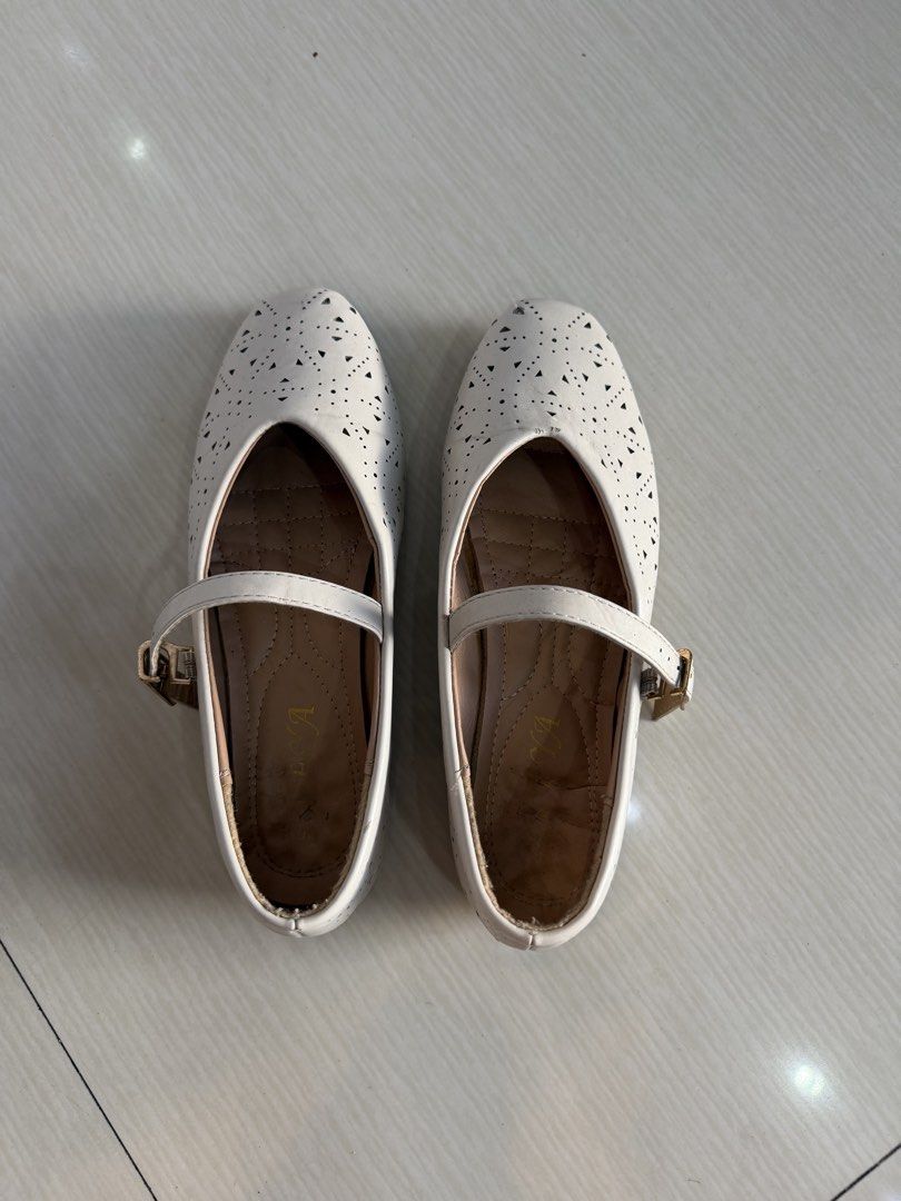 Eyelet ballet flats with adjustable single buckle strap (Category: Flats & Sandals) located in Iloilo. Submitted by youngrabbit.b5670d (Listing ID 1468375137, Image 3). Description: Preloved Used twice Matibay.