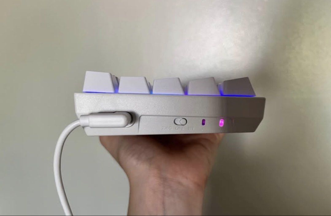 EYOOSO KEYBOARD (Category: Computer Keyboard) located in Manila. Submitted by joe.an (Listing ID 1468475905, Image 2). Description: NO BOX with cord all working with lights message for more details.