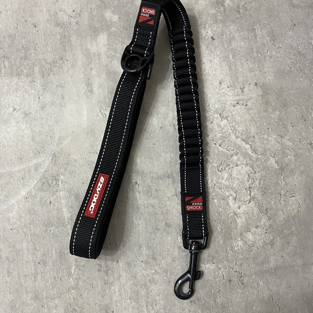 EzyDog Zero Shock Dog Leash 25 Inches Black (Category: Homes & Other Pet Accessories) located in General Trias. Submitted by abellu (Listing ID 1468383447, Image 1). Description: - SRP: ₱2499 - Brand: Ezy Dog Zero Shock - Color: Classic Black - Length: 25 inches - Shock-Absorbing Tech: Reduces sudden jolts and strain for a smoother walk - Comfortable Grip: Soft EVA handle for extra hand comfort - Night Safety: Built-in reflective trim for low-lig