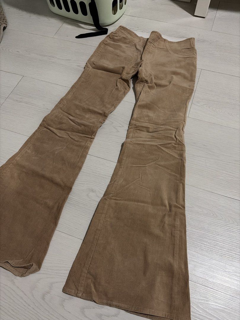 F21 Brown Corduroy Flared Pants (Category: Jeans) located in Taguig. Submitted by nics04433 (Listing ID 1468413301, Image 2). Description: - Brand: Forever 21 - Size: Small - Style: Flared leg corduroy pants - Color: Brown - Features: Soft textured fabric and comfy stretchy white inner waistband - Perfect for pairing with boots and sweaters for your autumn looks.