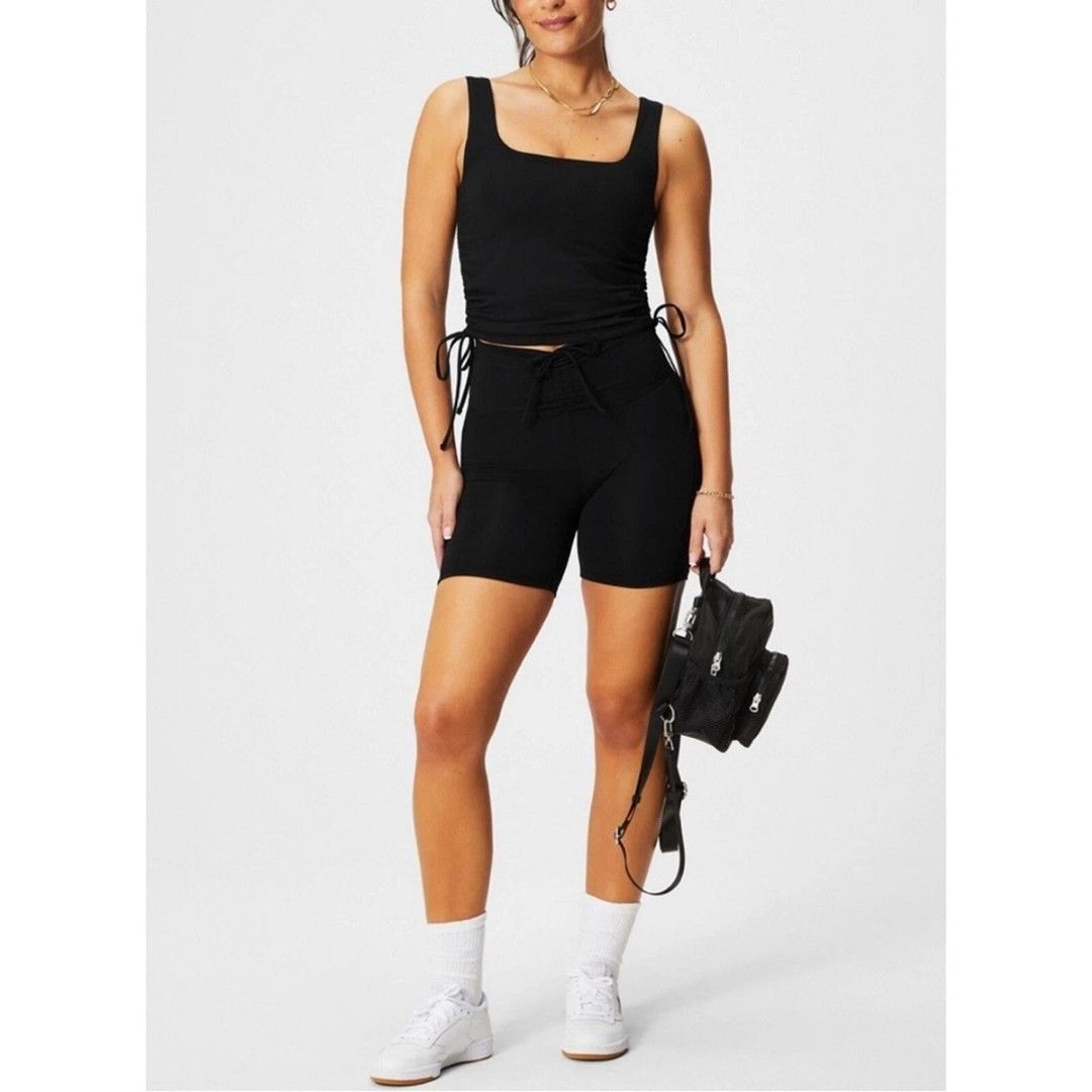 FABLETICS RUCHED BUILT IN BRA TANK (Category: Activewear) located in San Pedro. Submitted by cyanide.slug.cat (Listing ID 1468405046, Image 3). Description: xl 36-42" bust 20" length.