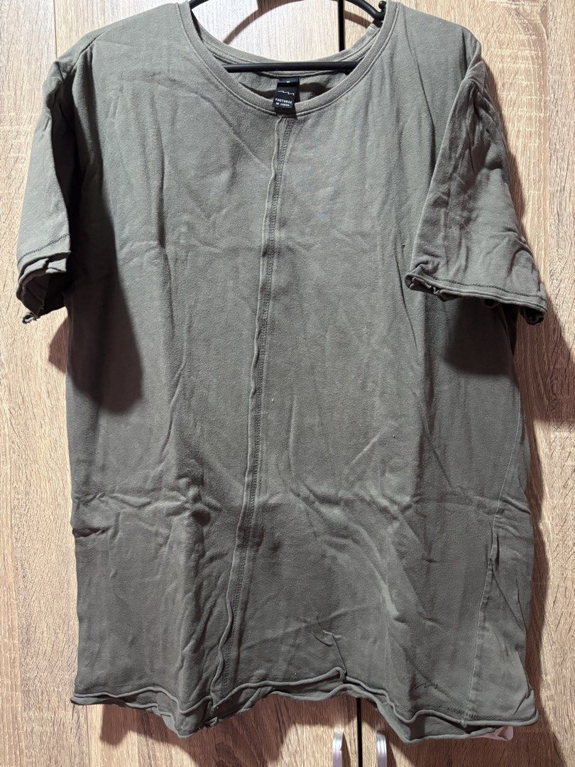 Factorie Olive Green T-Shirt Size M (Category: Shirts) located in Taal. Submitted by iampies08 (Listing ID 1468447051, Image 3). Description: - Brand: Factorie - Style: Crew neck t-shirt - Color: Olive green - Size: Medium - Material: Comfortable cotton - Features: Edgy raw hem details on front center, sleeves, and bottom hem - Fit: Standard short sleeve fit - Condition: Great everyday staple piece.