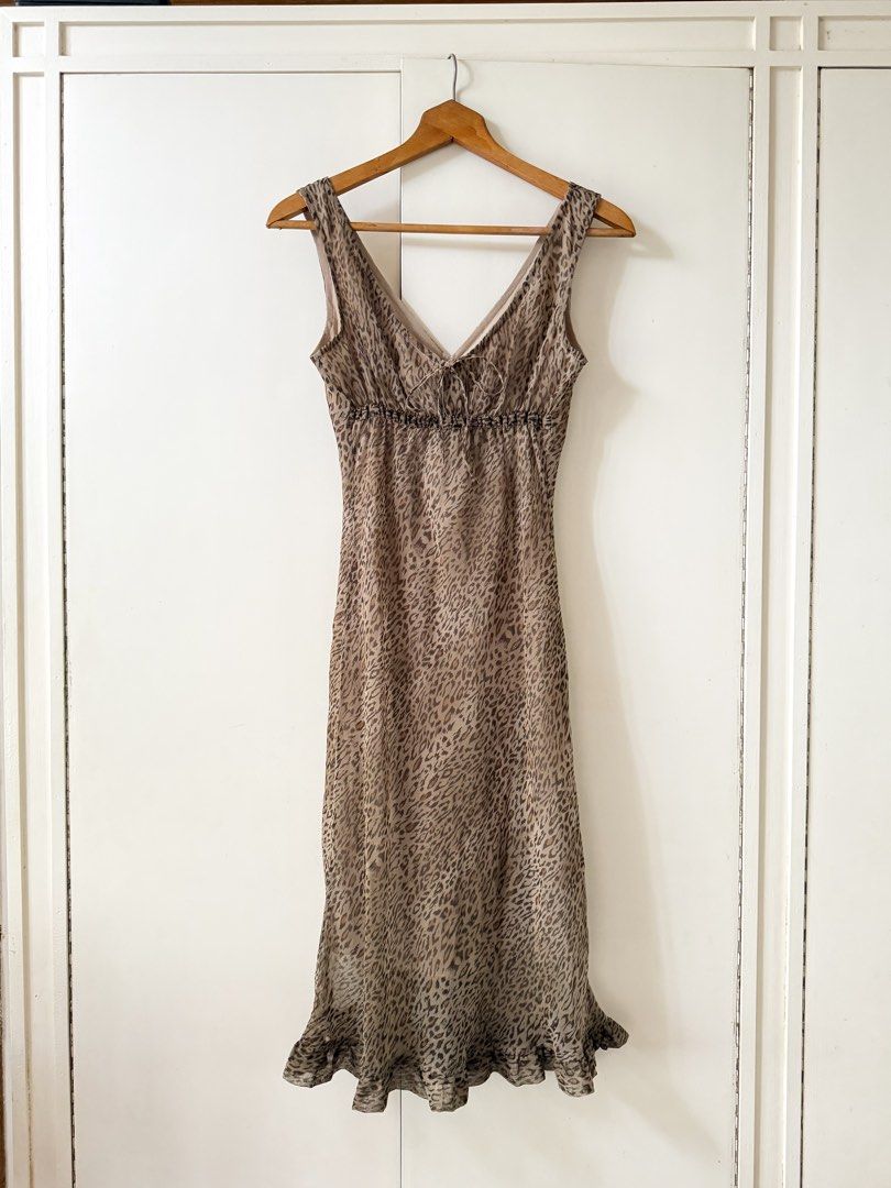 fave sisley leopard dress (Category: Dresses) located in Cabanatuan. Submitted by brokegirlwholovesclothes (Listing ID 1468470790, Image 1). Description: - best fits size XS-S - waist up to 27", length 43" - this is so pretty guys!! made in italy .