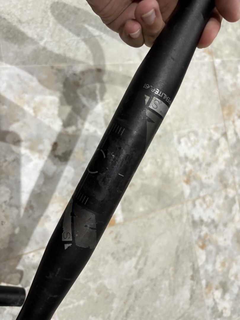 FELT flared dropbar (Category: Bicycles) located in Muntinlupa City. Submitted by pinkmoscat.o (Listing ID 1468435836, Image 3). Description: Selling Felt flared drop bar 42cm, aluminum RFS: upgrade Shipping via lalamove shouldered by buyer Location: Muntinlupa Payment via Gcash, BPI, or RCBC only.