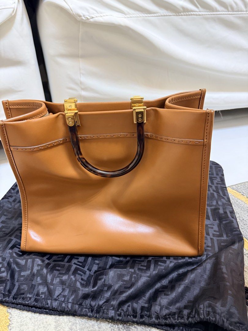 FENDI SUNSHINE MEDIUM TOTE (Category: Tote Bags) located in Quezon City. Submitted by ms.victoriaacuna (Listing ID 1468398979, Image 3). Description: .
