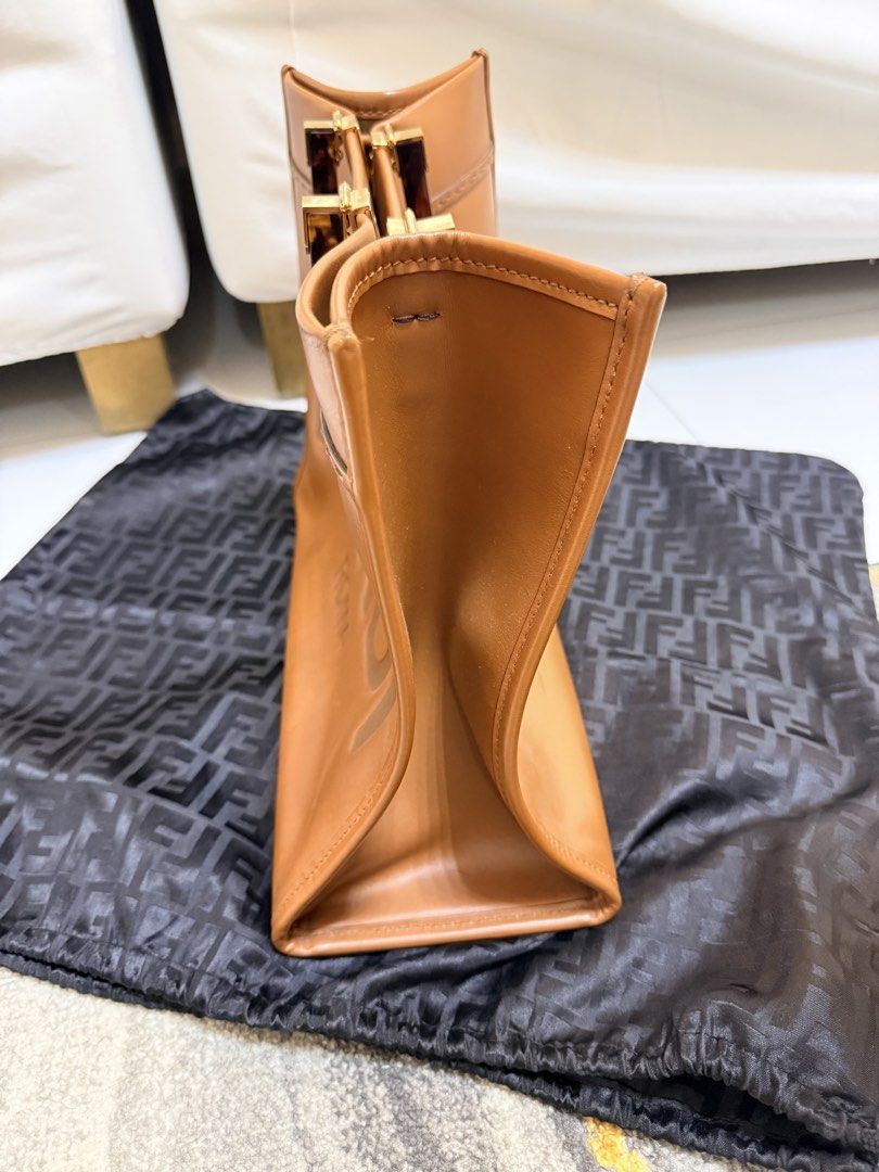 FENDI SUNSHINE MEDIUM TOTE (Category: Tote Bags) located in Quezon City. Submitted by ms.victoriaacuna (Listing ID 1468398979, Image 2). Description: .