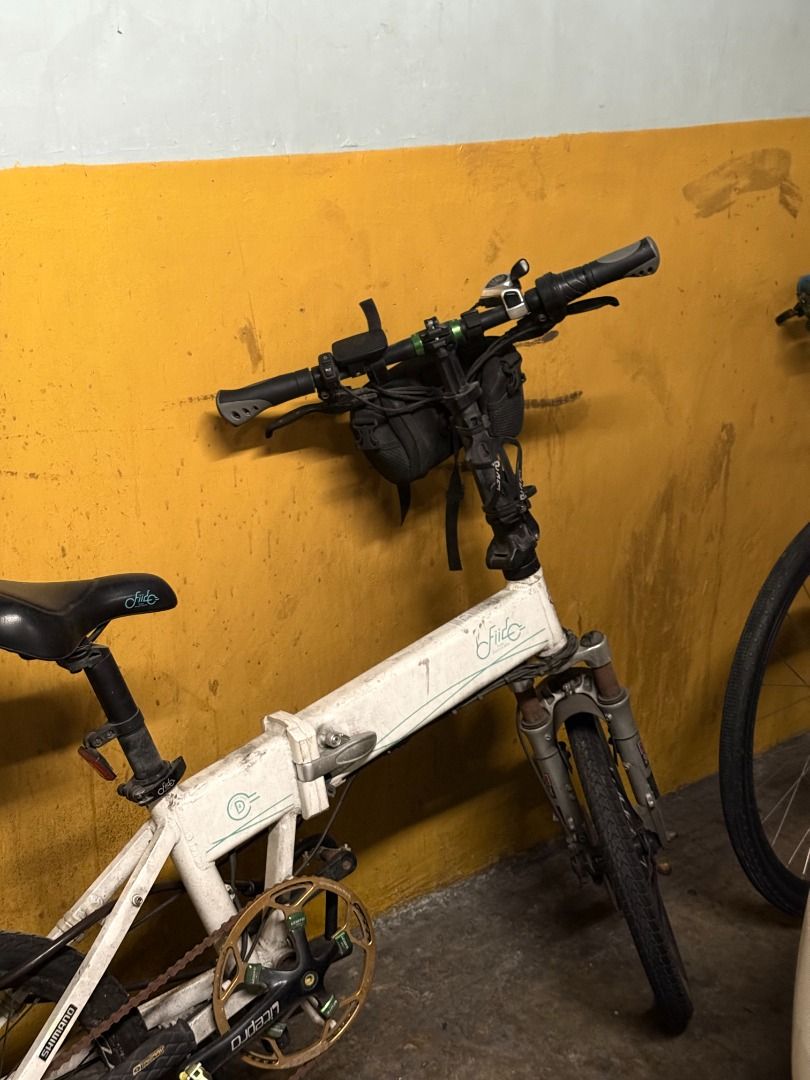 Fiido D4S White (Category: Bicycles) located in Quezon City. Submitted by kevinstiu (Listing ID 1468372474, Image 3). Description: Used Fiido D4S. Had modifications done but I don't have the list anymore. Can definitely use cleaning or chain replacement but I've been riding this bike around once a week for 2 years with no issues. Charges through regular wall socket. OK for riding / testing across SM Cherry Shaw Blvd. Meet-ups only for easy and si