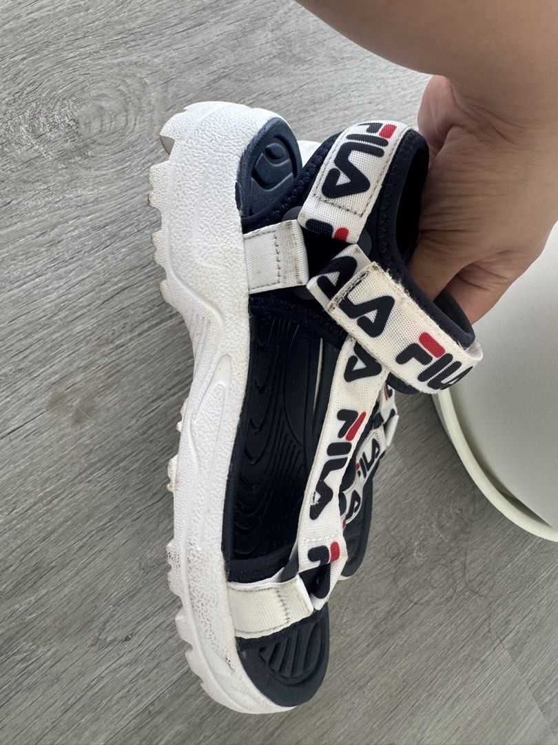 Fila Logo Strap Platform Sandals (Category: Flats & Sandals) located in Taguig. Submitted by kittychum (Listing ID 1468318101, Image 3). Description: 💯Original Size: Womens 6 / 23cm Preloved Condition: 7/10.