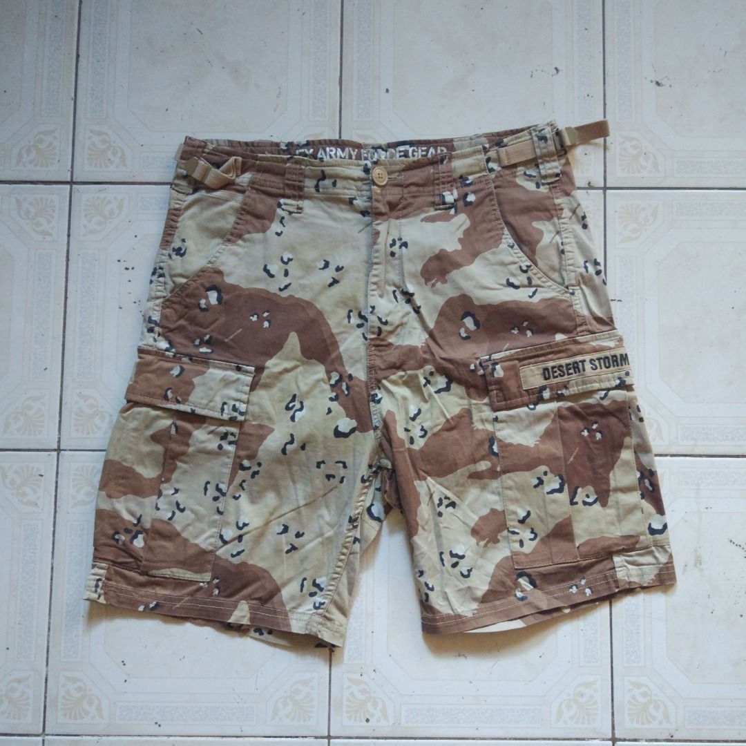 Fingercroxx Camou Cargo Short 33 actual (Category: Shorts) located in Pasay City. Submitted by denimdude.ph (Listing ID 1468320165, Image 1). Description: tiny stain and loose stitching, decorative stitching only, last pics.