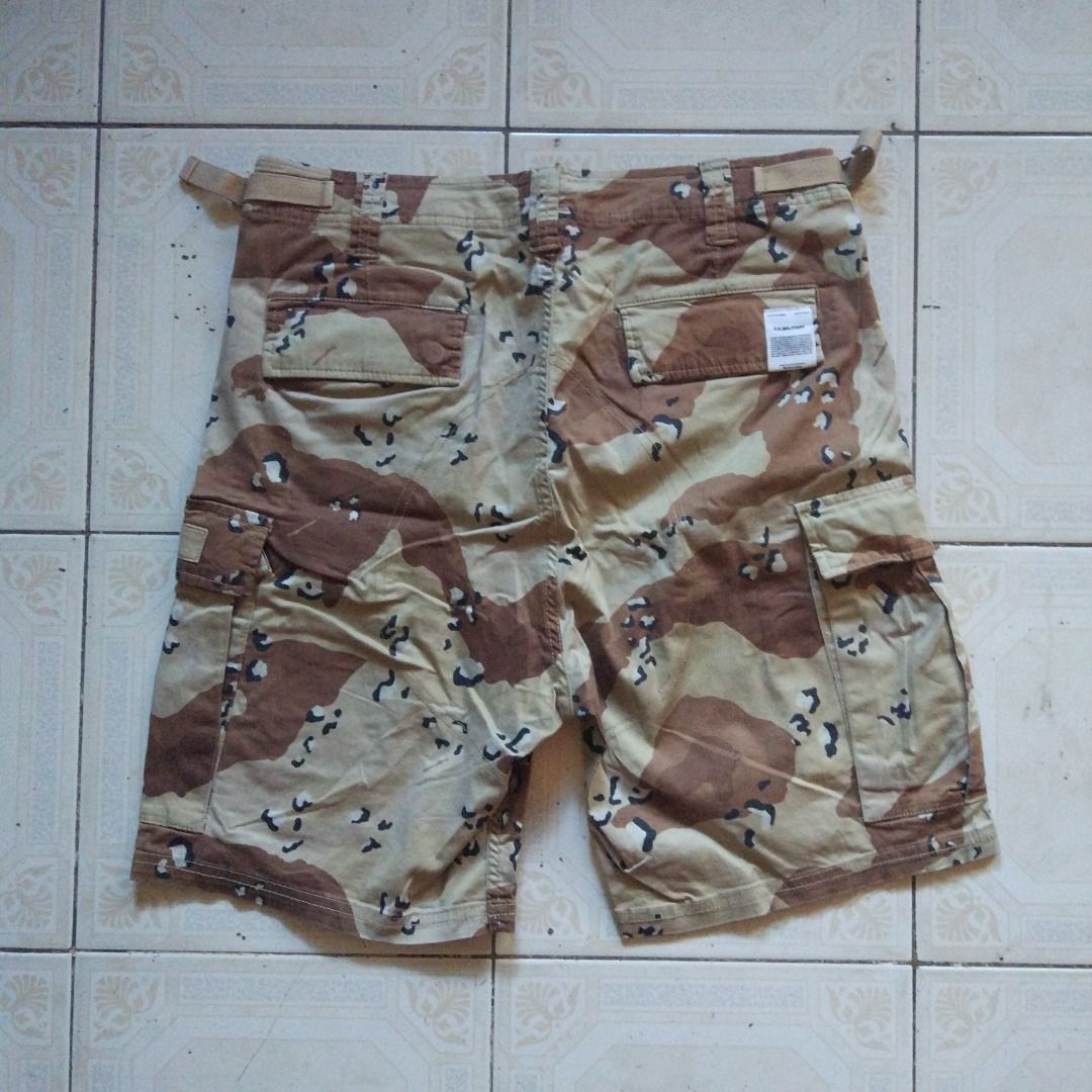 Fingercroxx Camou Cargo Short 33 actual (Category: Shorts) located in Pasay City. Submitted by denimdude.ph (Listing ID 1468320165, Image 2). Description: tiny stain and loose stitching, decorative stitching only, last pics.