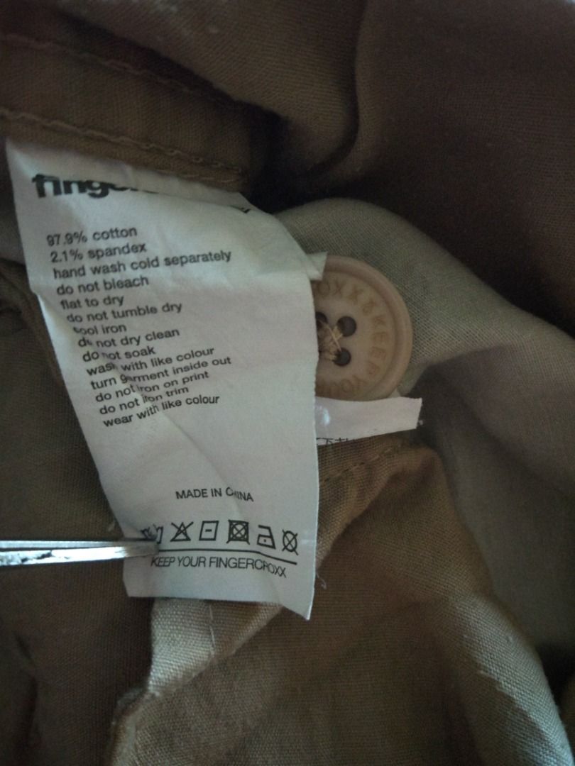 Fingercroxx Camou Cargo Short 33 actual (Category: Shorts) located in Pasay City. Submitted by denimdude.ph (Listing ID 1468320165, Image 3). Description: tiny stain and loose stitching, decorative stitching only, last pics.