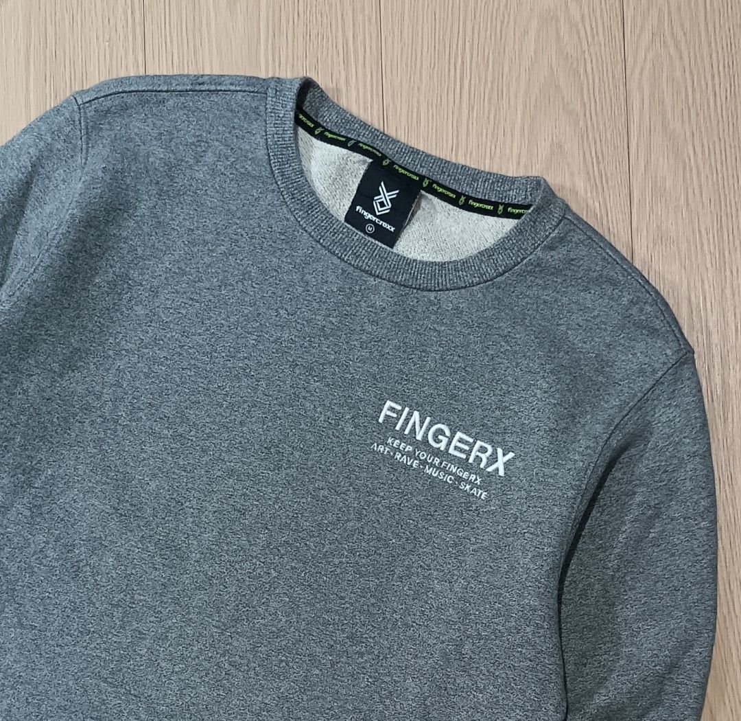 FINGERCROXX GRAY SWEATSHIRT WITH BACK DETAILS (Category: Coats, Jackets and Outerwear) located in Cavite. Submitted by marcuz.lifestyle (Listing ID 1468312441, Image 3). Description: WIDTH:19.5 LENGTH:26 EXCELLENT CONDITION NO ISSUE COLOR RATE:9.8/10 MOP:GCASH DELIVERY COURIER:JNT LOCATION:IMUS CAVITE.