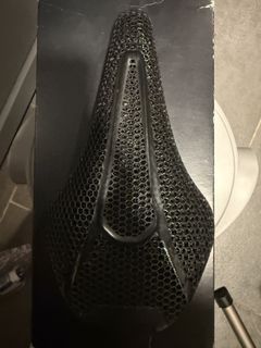 （分類：）位於 。 由 loeweloeweloewe 提交（商品編號 1468406543，圖片 1）。簡介： 。