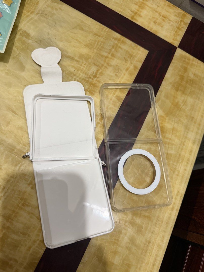 Flip 7 case (Category: Cases & Sleeves) located in Pasig City. Submitted by periwinklepeach (Listing ID 1468386464, Image 2). Description: No flaw Take all.