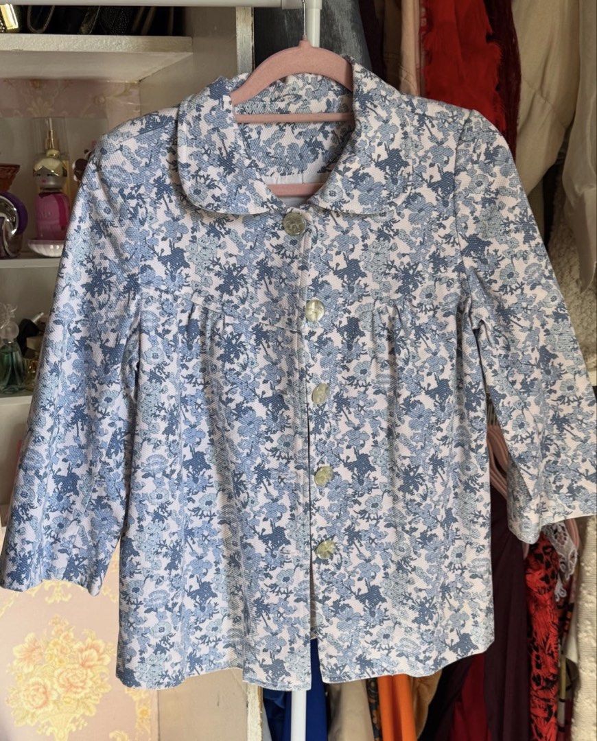 Floral Coat (Category: Coats, Jackets and Outerwear) located in Lapu Lapu. Submitted by bzzzzarah (Listing ID 1468477698, Image 1). Description: .