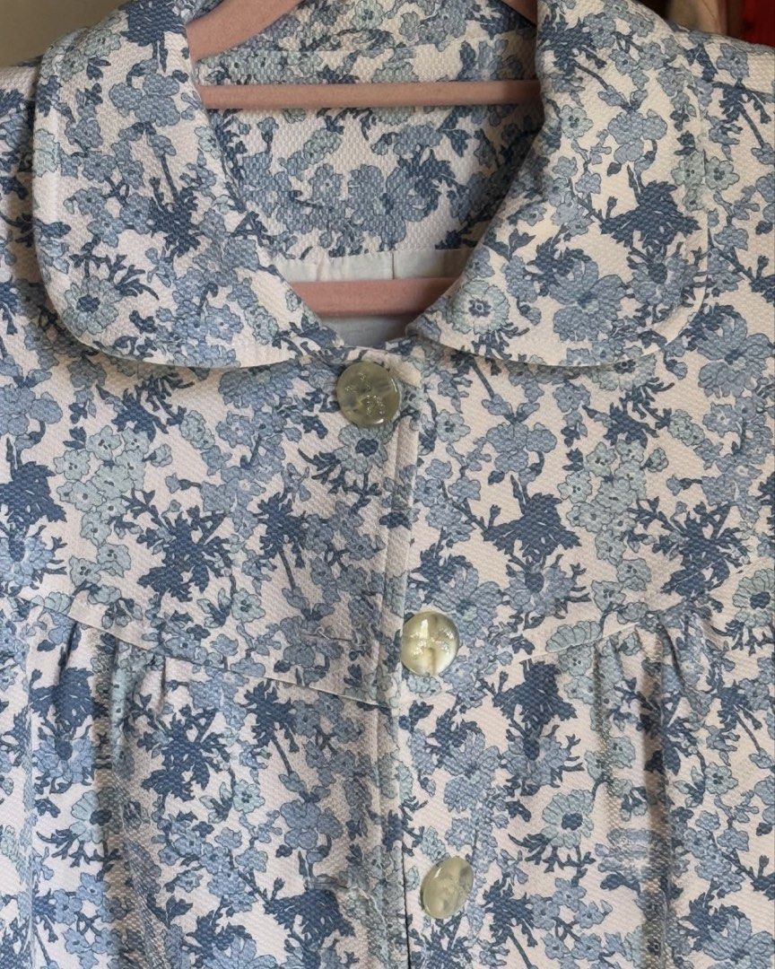 Floral Coat (Category: Coats, Jackets and Outerwear) located in Lapu Lapu. Submitted by bzzzzarah (Listing ID 1468477698, Image 2). Description: .