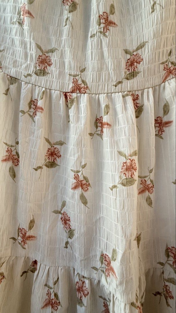Floral skirt (Category: Skirts) located in Angeles City. Submitted by krezzaaaa (Listing ID 1468369707, Image 2). Description: .