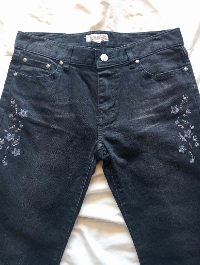 Flower-embroidered Jeans (Category: Jeans) located in Santo Domingo. Submitted by northdoll (Listing ID 1468405752, Image 3). Description: ୨ৎ Flower-embroidered Jeans! 🩰 — ₱499.00 * Perfect to match with vintage fits! Sobrang pretty pooo. Wl: 28-29 Length:36in Issue: check photos po! 💌 READ BEFORE BUYING! LOC: Santo Domingo, Ilocos Sur MOP: GCash/SeaBank (payment first) MOD: JNT (sf shouldered by buyer) Shipping fee: L ₱54; V ₱74; M ₱79 Item is