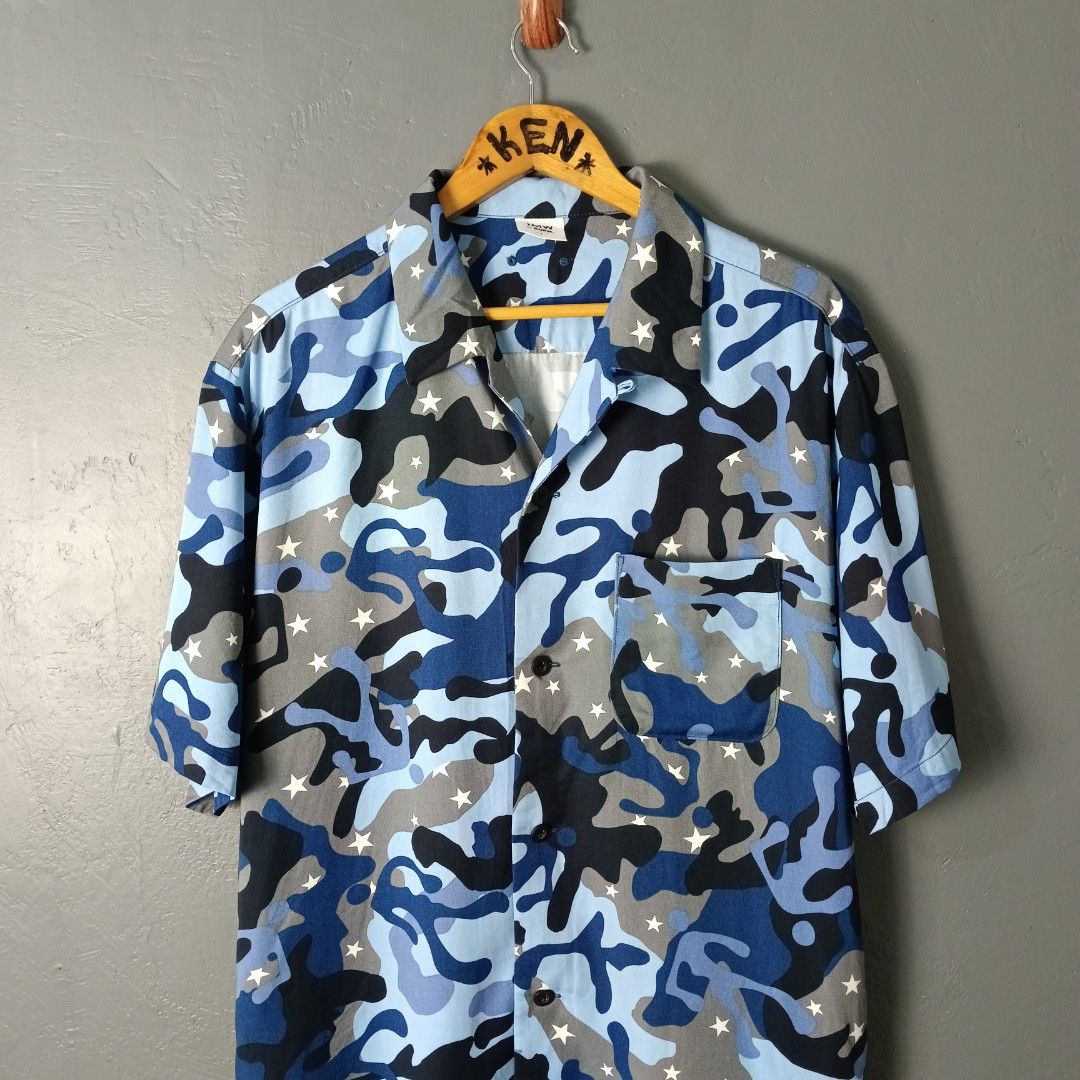 For Men - GU x Soph (Category: Tshirts & Polo Shirts ) located in Bacolod City. Submitted by drop.ph (Listing ID 1468385716, Image 3). Description: GU x Soph - Camo Camp Collar Shirt Authentic *Size L - 23x27 *Good as New *No flaws *Price: 680php *Add SF if outside Bacolod City.